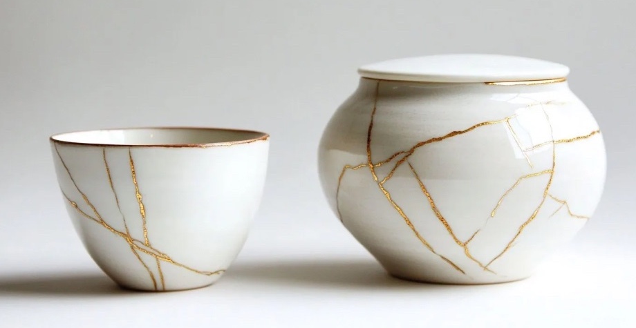 Kintsugi pot